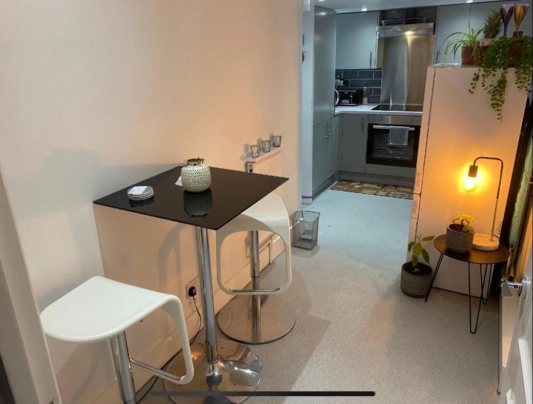 Central Connection: Double Room in Heart of City London Exterior photo