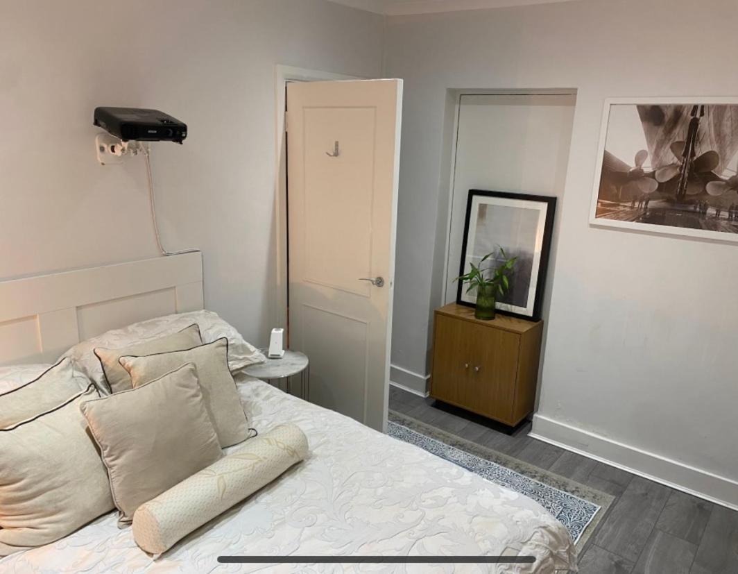 Central Connection: Double Room in Heart of City London Exterior photo
